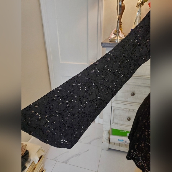 Alya Black Long Sleeve Lace Dress - Picture 6 of 10